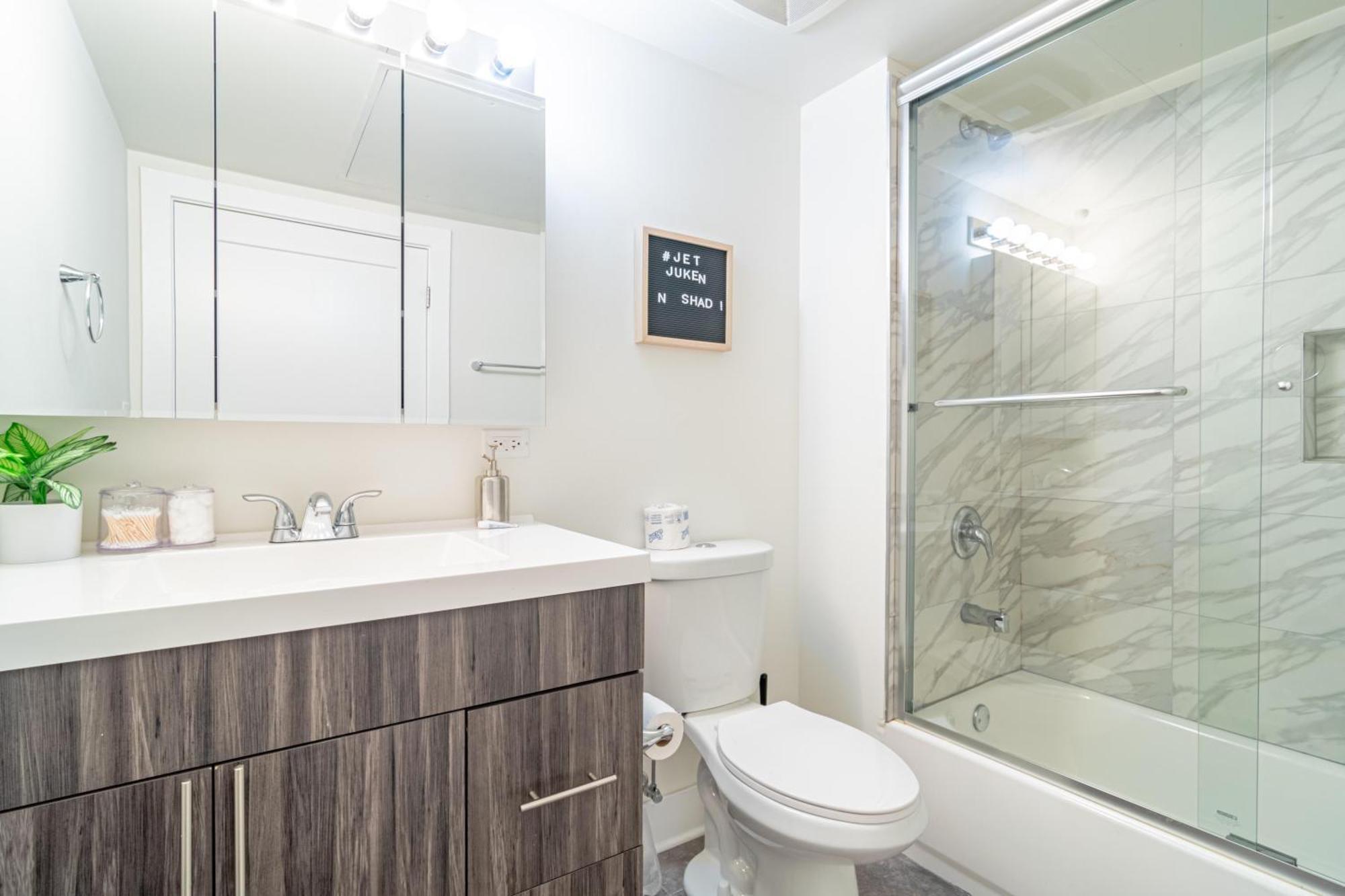 Bright 2Br Luxury Corner Suite With Optional Parking Sleeps 6 Guests Near Mccormick Place And Soldier Field Chicago Exterior foto